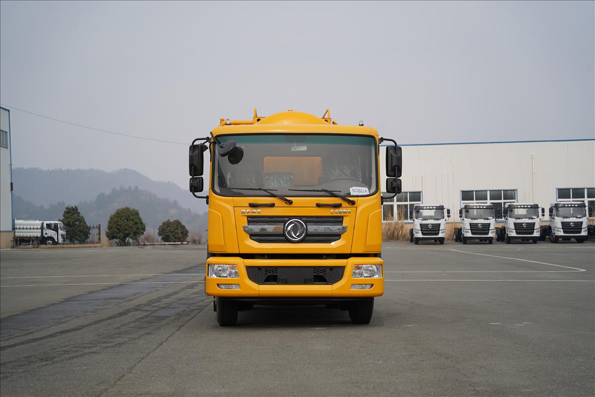 18T吸污车