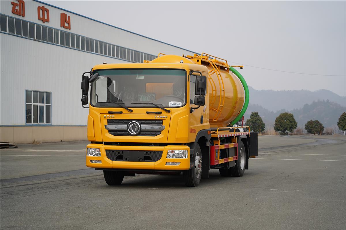 18T吸污车