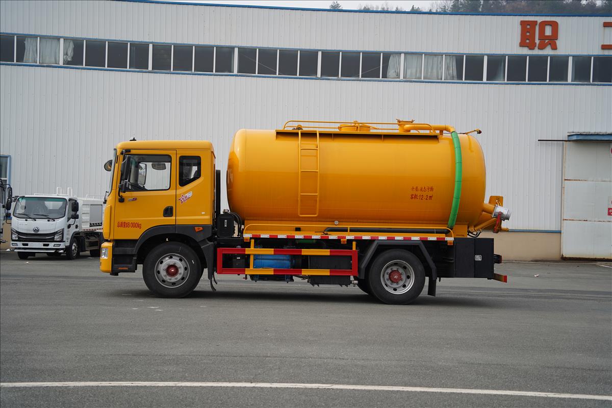 18T吸污车