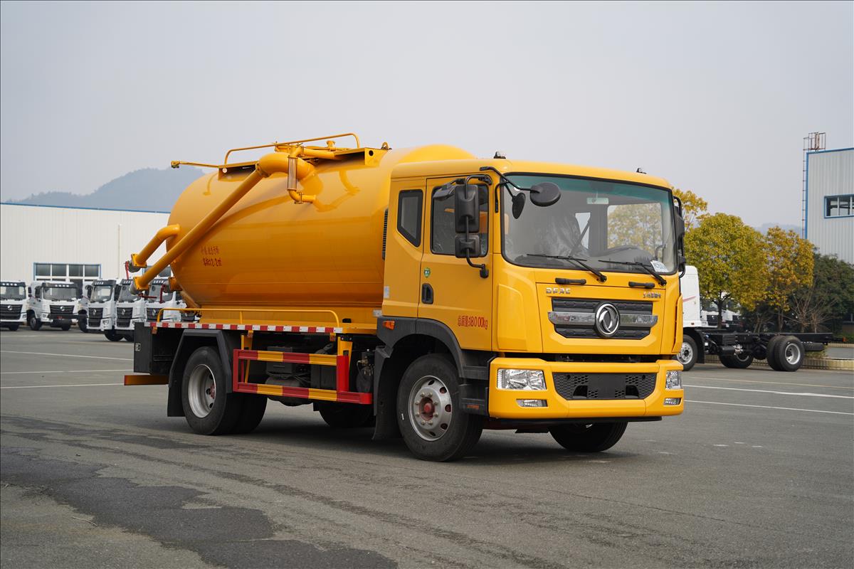 18T吸污车