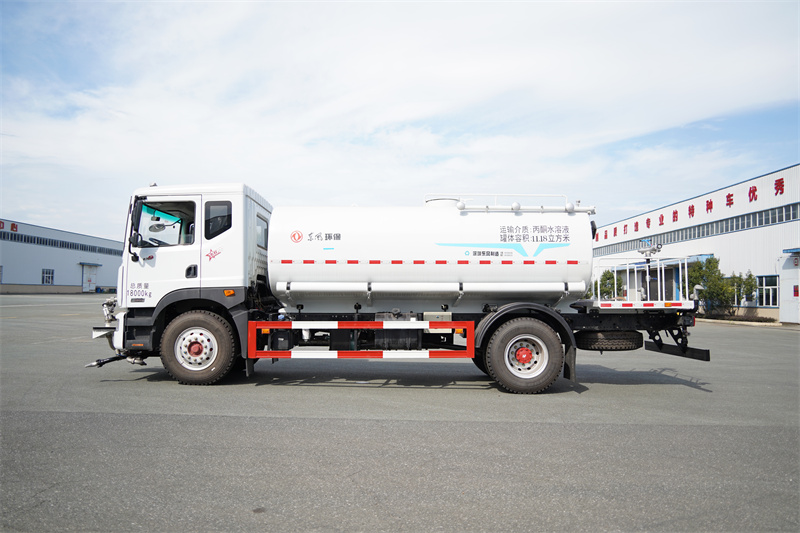 东风股份D9洒水车 14方（燃油车） EQ5182GPSSEQ6