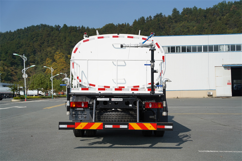 东风华神T5-220马力洒水车 15方（燃油车） EQ5181GPSSEH6