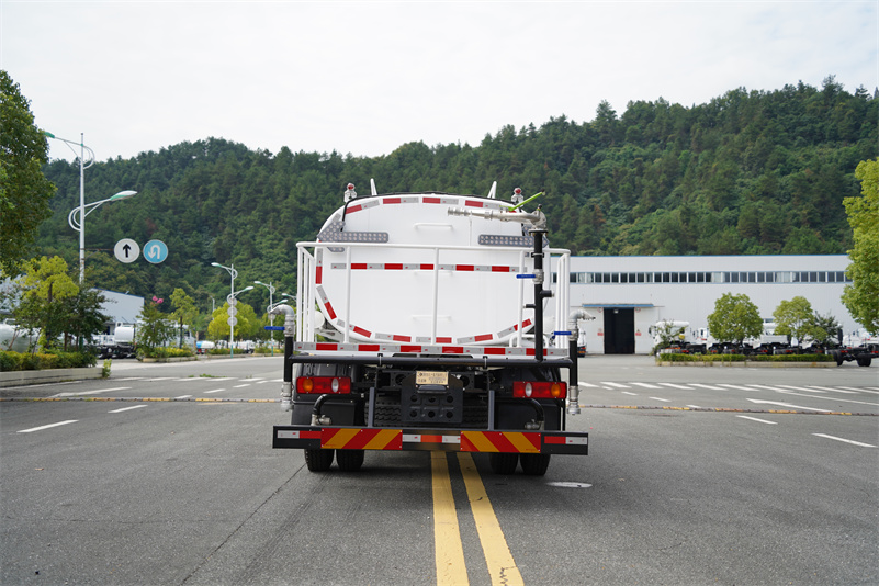 东风华神T3/T1洒水车 9方（燃油车）EQ5120GPSSEH6